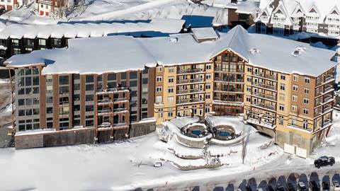 Exterior of WhitePine and 5 Needles lodge at Schweitzer